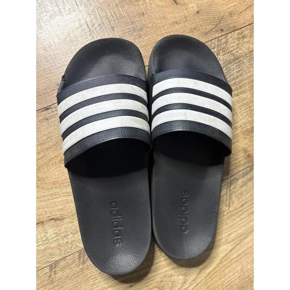 Adidas Black and White Slide Sandals - Men's US 10 - Picture 2 of 4